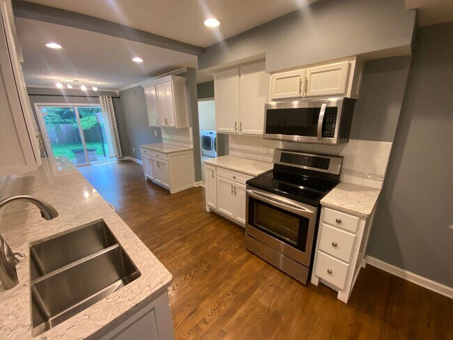 Building Photo - 4 Bedroom - Upper Arlington