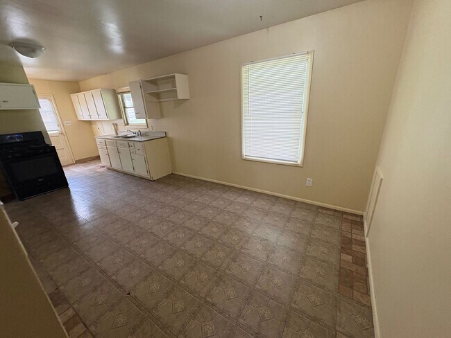 Building Photo - 3 Bedroom Ranch In Meadowdale