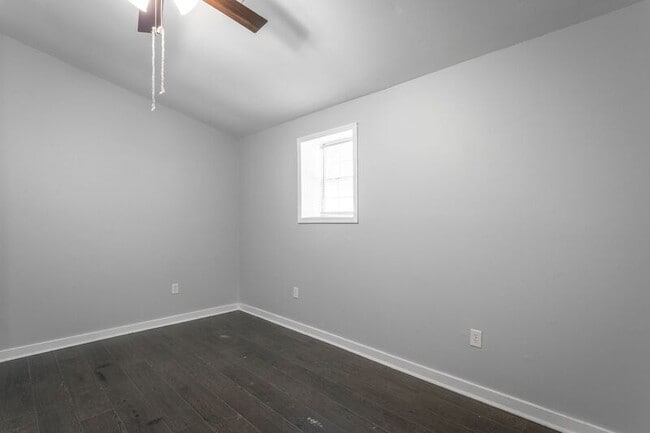 Building Photo - 100 Creeks Bend Dr