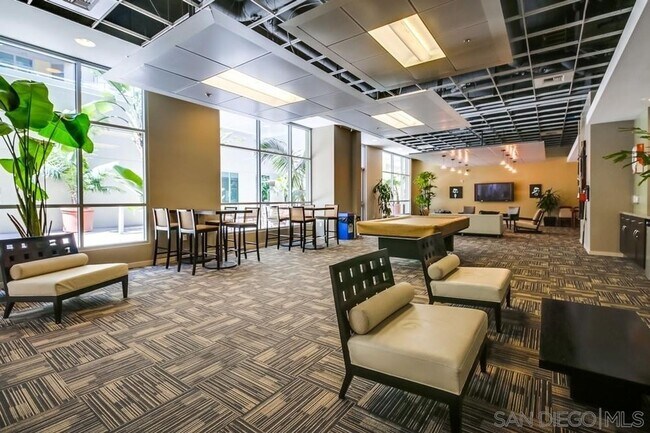 Building Photo - Beautiful Condo Adjacent to Petco Park - P...