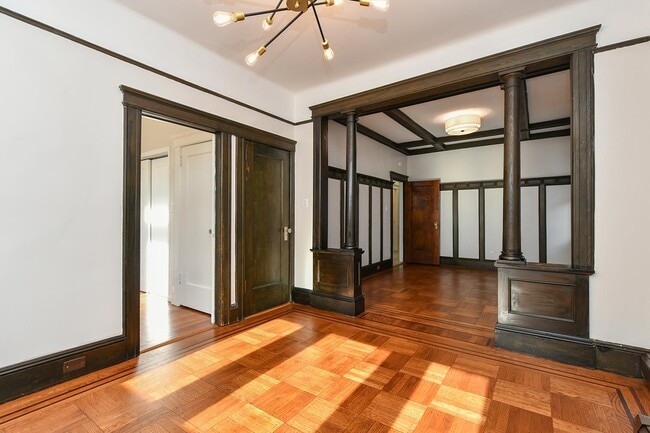 Primary Photo - 722 27th St