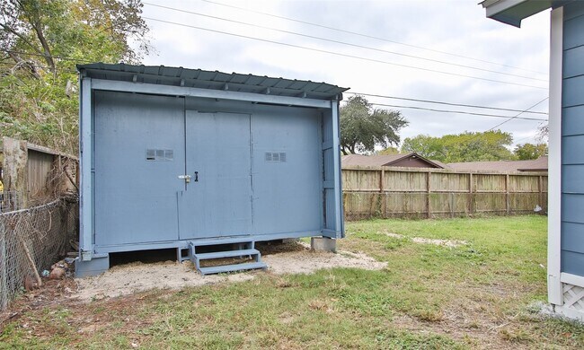 Building Photo - 6110 Glen Lee Dr