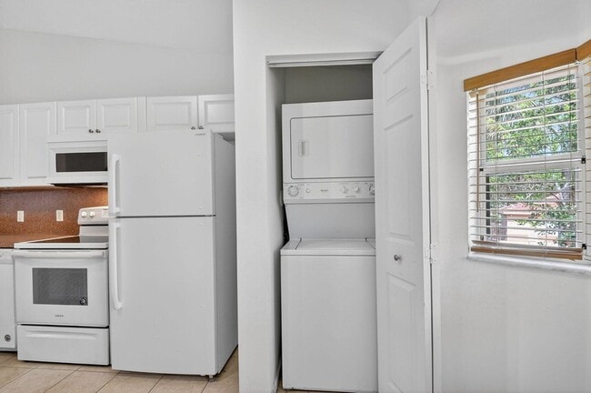 Building Photo - 3790 N Jog Rd