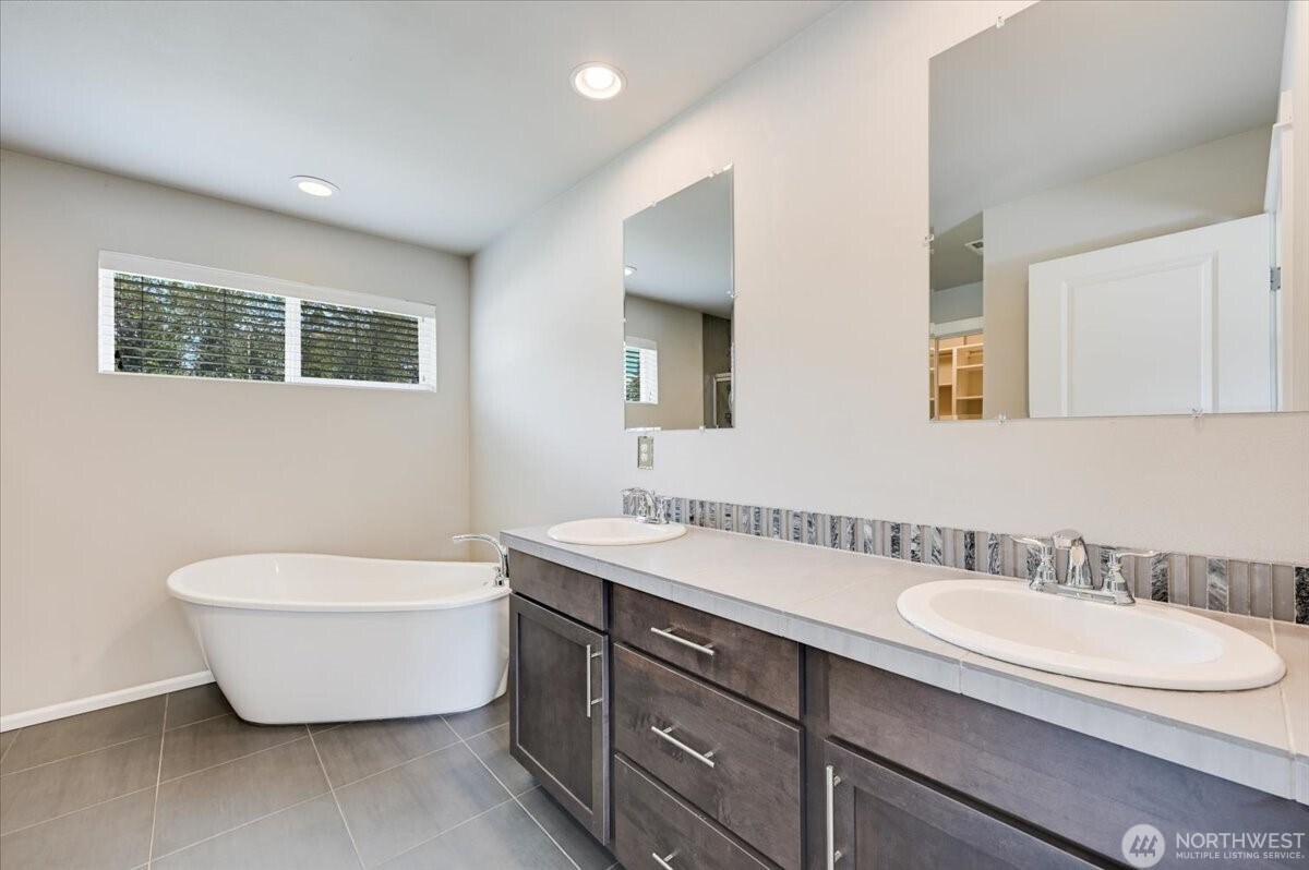Master Bath - 16311 5th Dr SE
