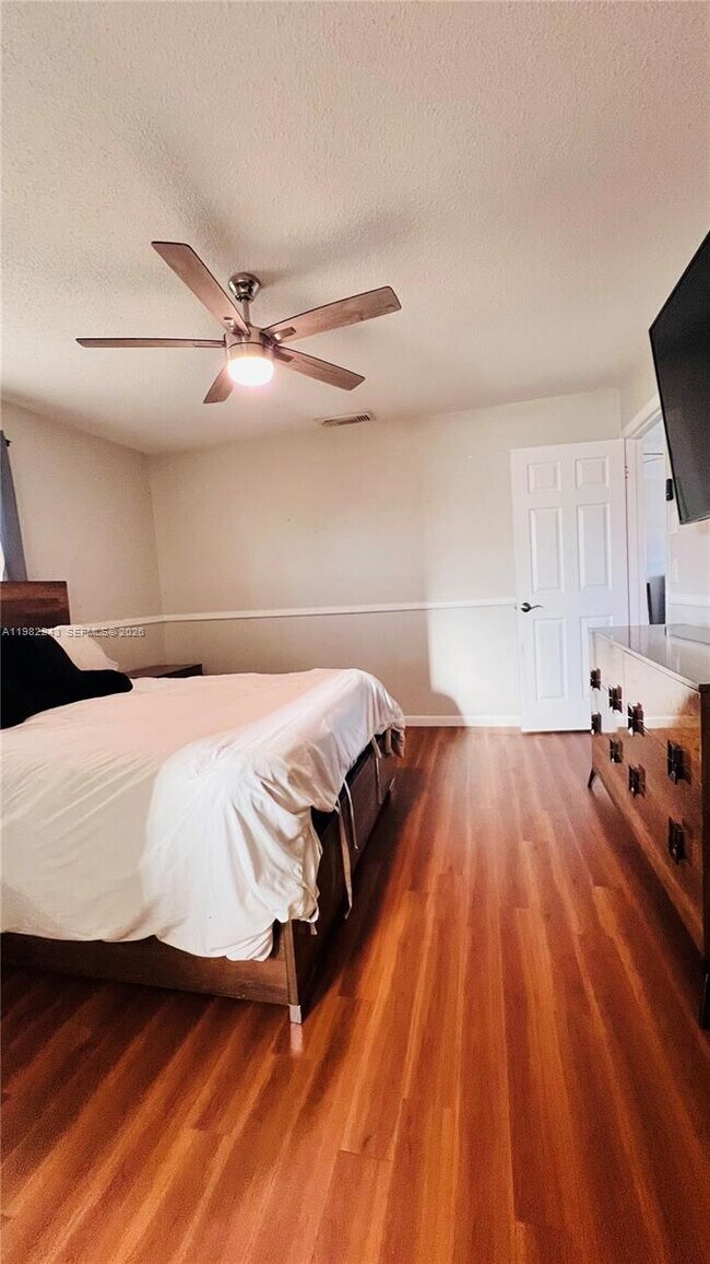 Building Photo - 581 SW Banks Terrace