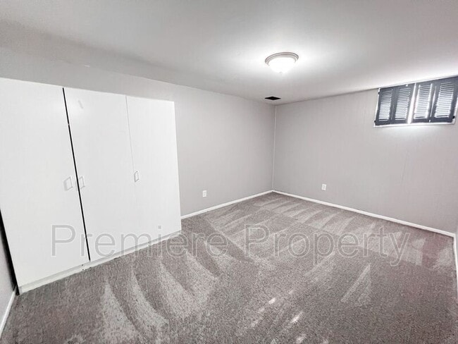 Building Photo - 5101 NE 58th St