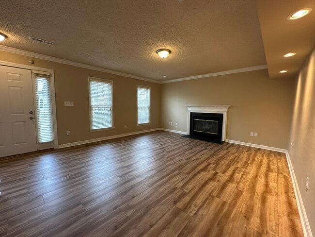 Building Photo - 328 Brookside Ct