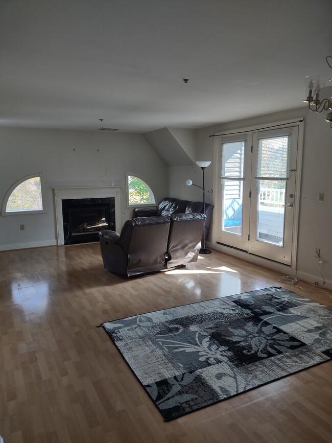 Living/dining room - 1732 Main St