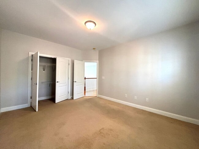 Building Photo - Available 1/15. Beautiful Remodeled 5 BR/4 BA Home in Park West!