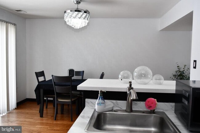 Building Photo - 46 Hillside Ct