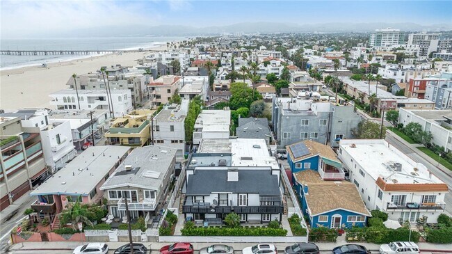 Building Photo - 25 Hurricane St