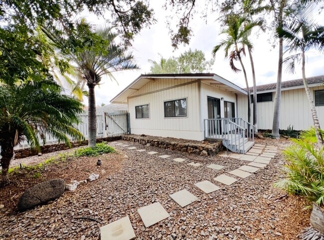 Building Photo - 68-1828 Pakanu St