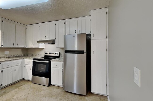 Building Photo - 151 Castleair Dr NE