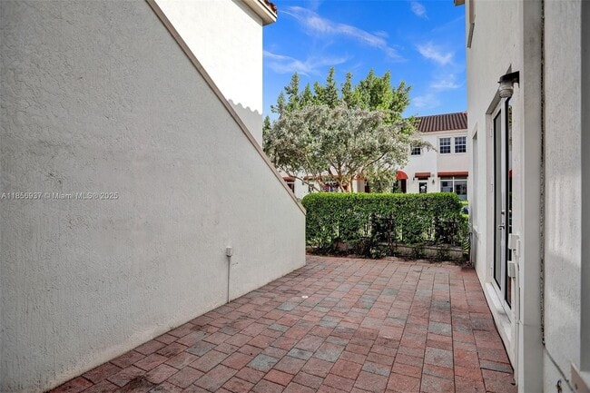 Building Photo - 9500 SW 167th Ave