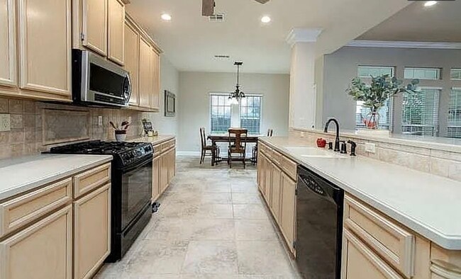 Building Photo - 2465 Sunflower Ln