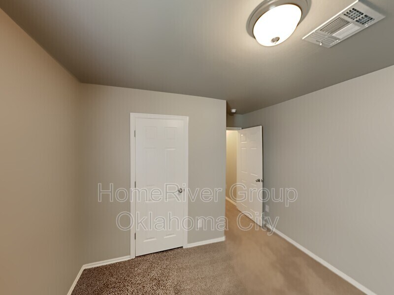 Building Photo - 139 St Charles Way