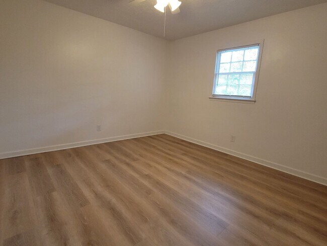 Building Photo - 2BD 1BA Home (Newly Renovated, Yardcare In...
