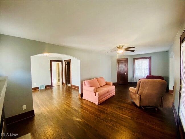 Building Photo - 2420 E Market St