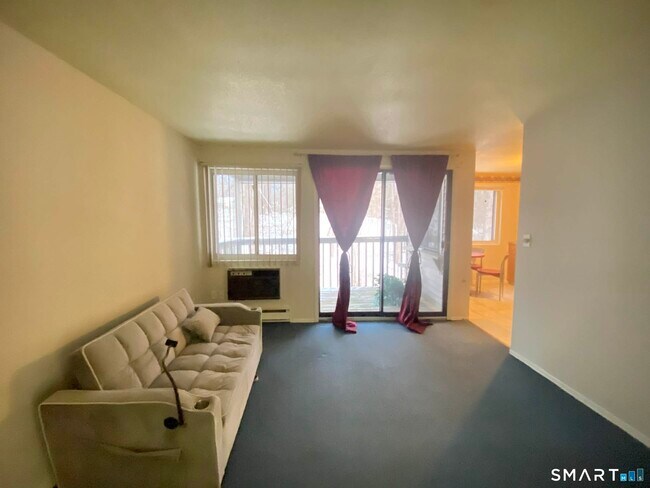 Building Photo - 7 Padanaram Rd