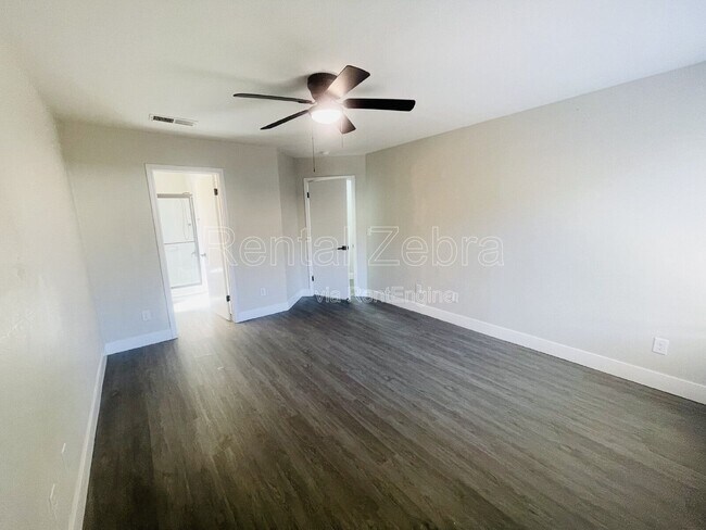 Building Photo - 423 El Portal Ct