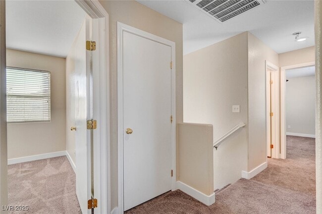 Building Photo - 494 Groft Way