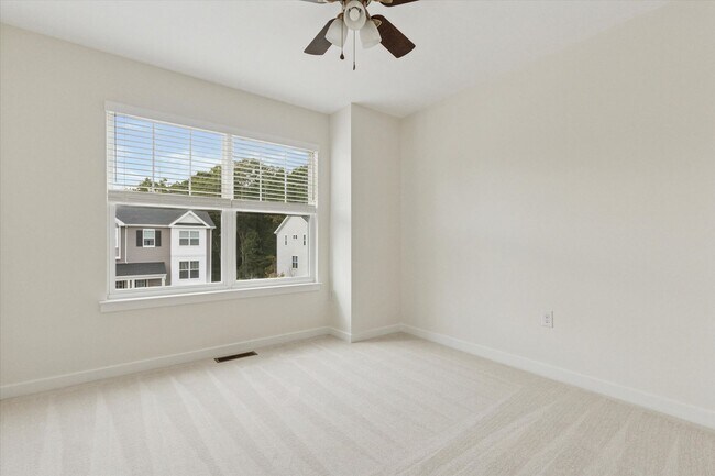 Building Photo - Available Immediately – 3 Bedroom / 2.5 Bath Townhome in Downingtown School District