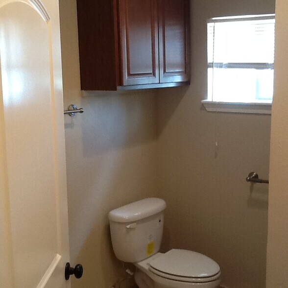 Bathroom 2 - 429 W 2nd St