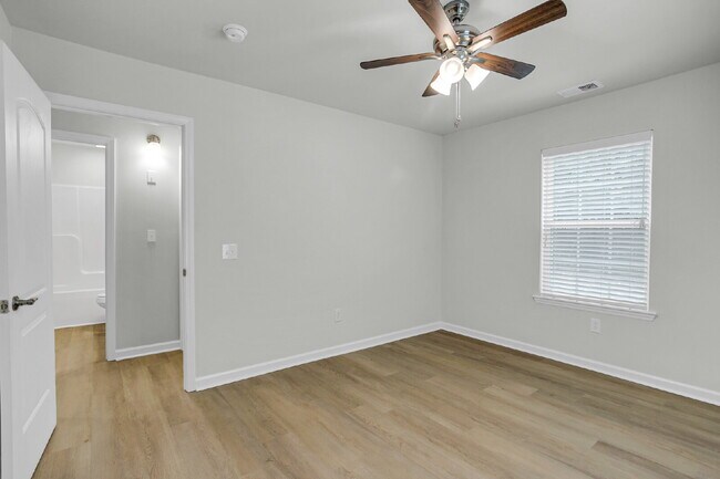 Building Photo - Updated Duplex on quiet street close to downtown.