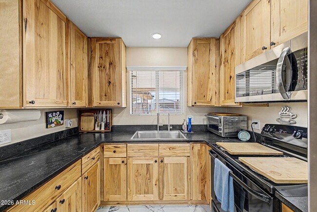 Building Photo - 264 N 54th St