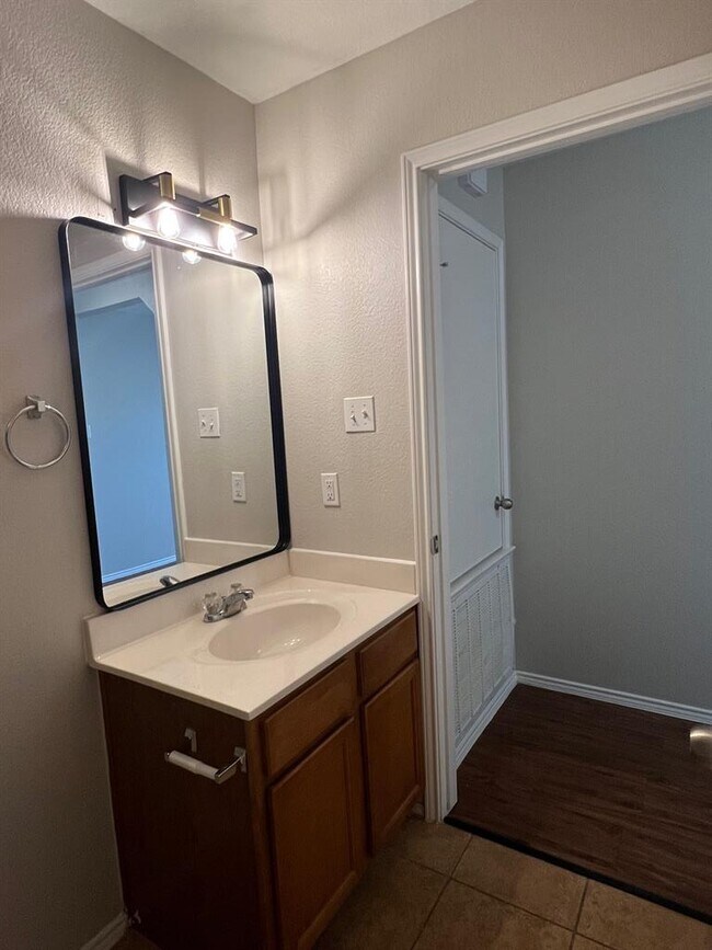 Building Photo - 108 Karen Hill Pl