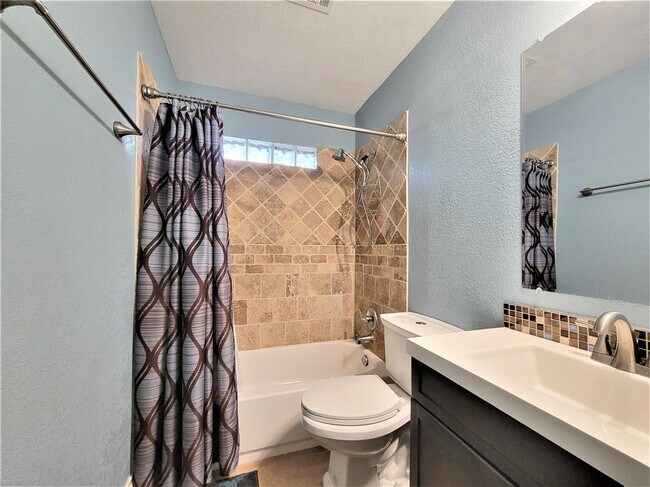 Building Photo - 721 Academy Ln