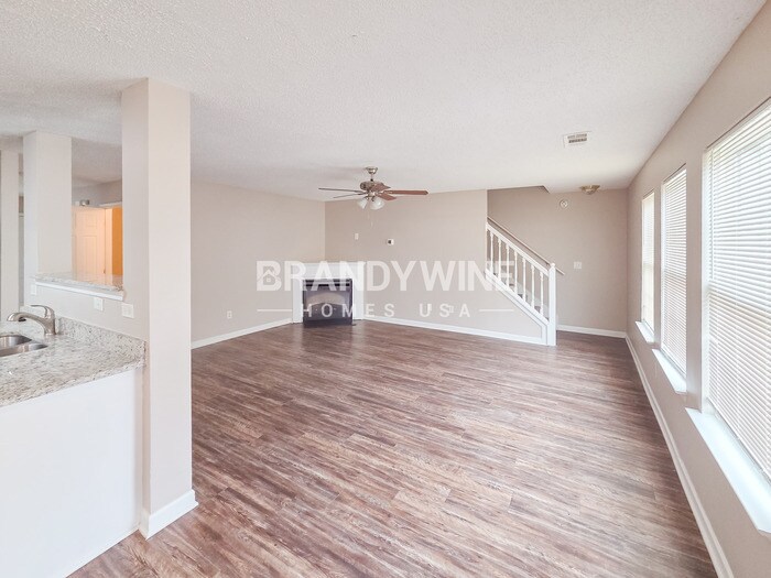 Building Photo - 6202 Hickory Ln Cir