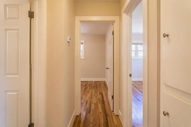 Building Photo - Beautifully updated Ashland home Near SOU ...