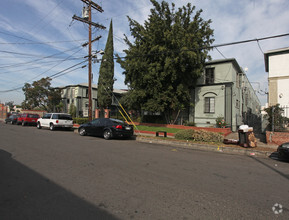 Building Photo - Fernwood