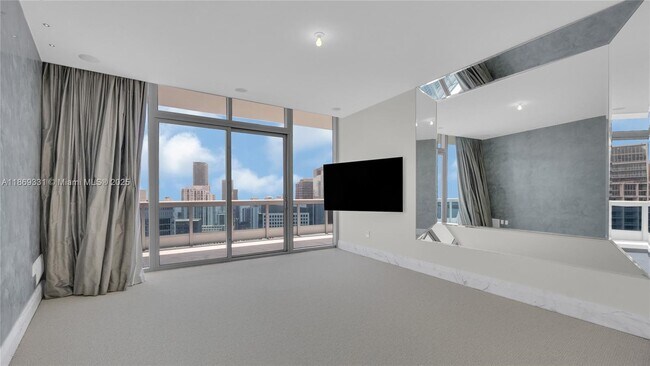 Building Photo - 200 Biscayne Blvd Way
