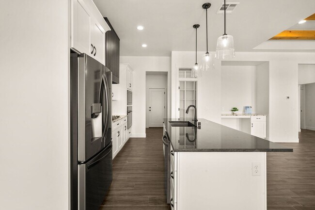 Building Photo - 4025 Boardwalk Rd