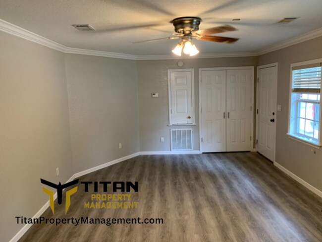 Building Photo - Studio Apartment with Great Location