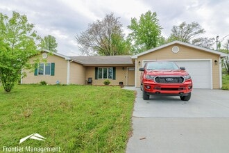Building Photo - Beautiful 3 bedroom home just minutes from...