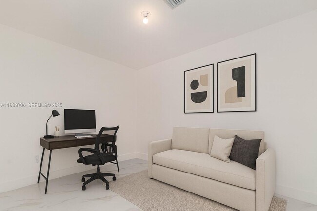 Building Photo - 700 NE 24th St