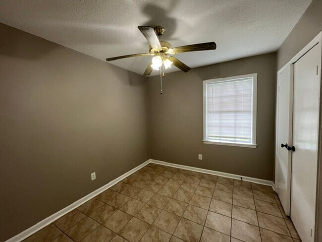 Building Photo - Renovated 3 Bedroom 1 Bath Home for Rent!!