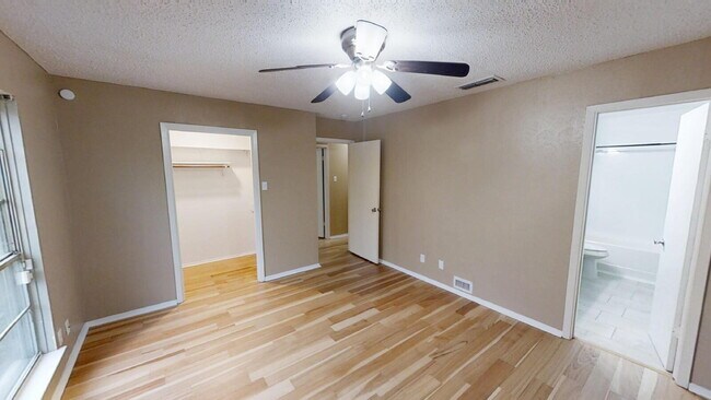 Building Photo - 414 W Voelter Ave