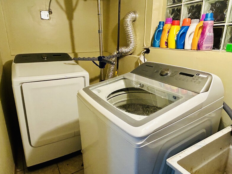 Laundry Room - 5855 N Austin Ave