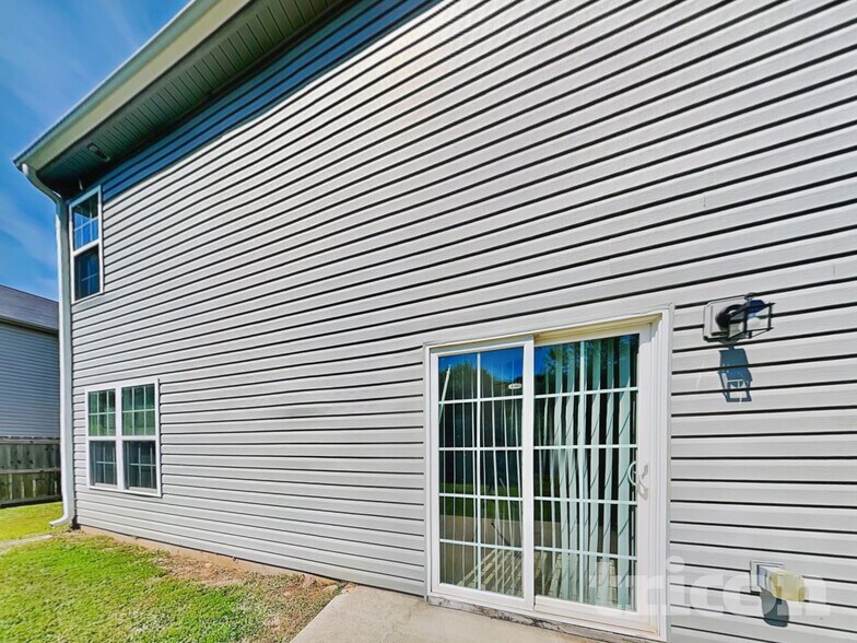 Building Photo - 747 Markham Cir