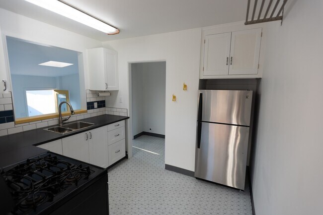 Building Photo - Newly remodeled 3 bedroom 1.5 Bath