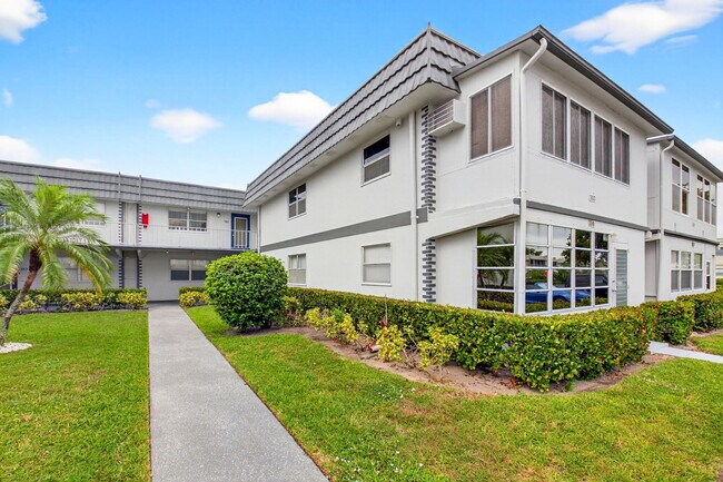 Building Photo - 359 Saxony Trail