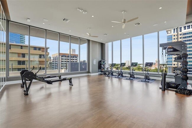 Building Photo - 275 1st Ave S