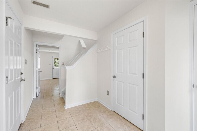 Building Photo - 4701 Colonnade Way