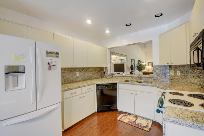 Building Photo - 7455 Glendevon Ln