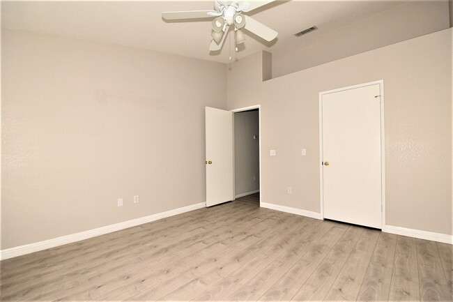 Building Photo - Stunning 1 Bed 1 Bath Condo On 2nd Floor a...