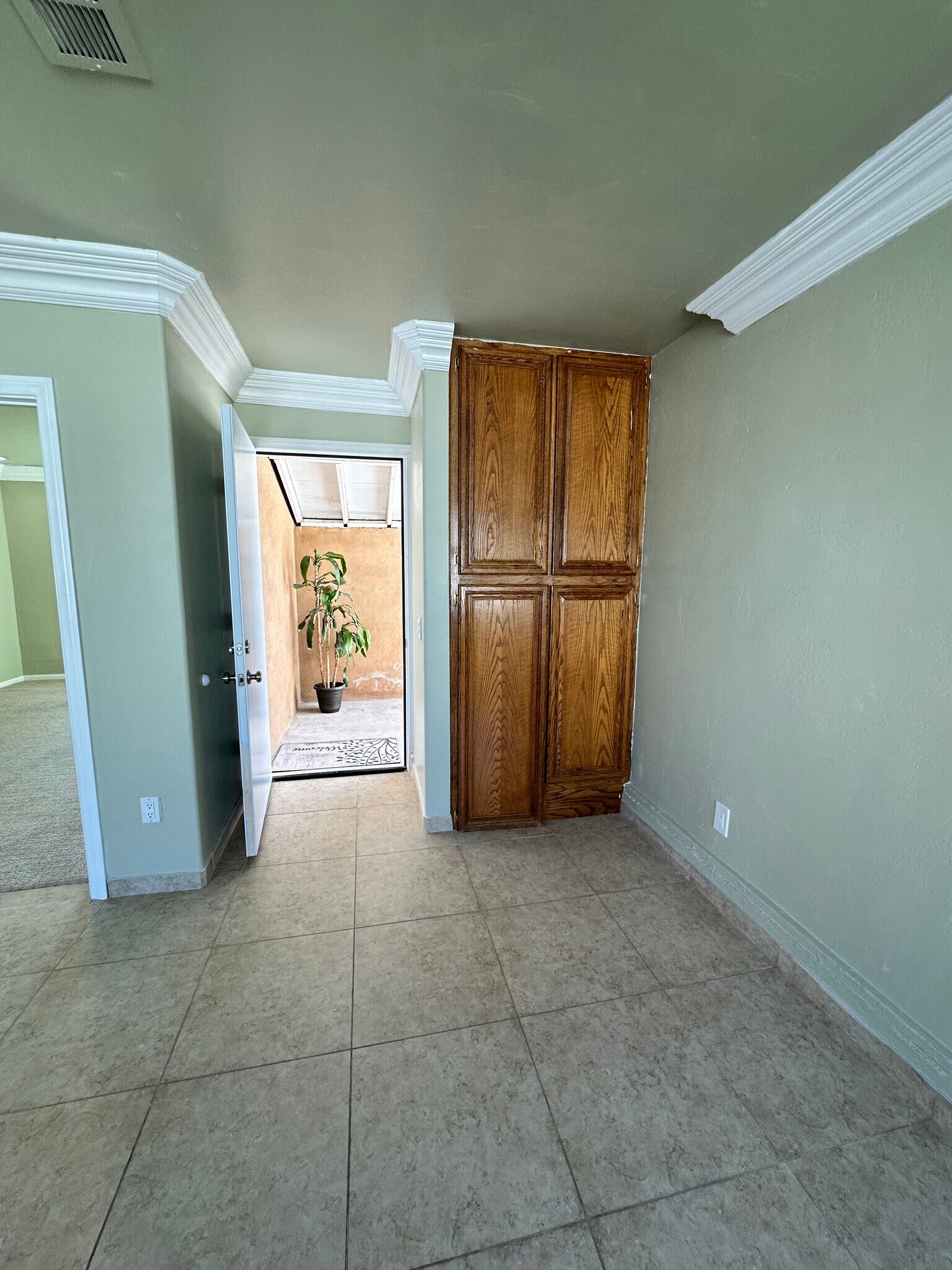 Building Photo - 6563 Park Ridge Blvd